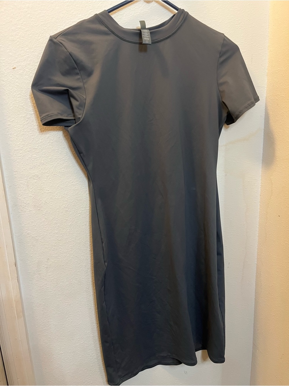 SKIMS Gray Bodycon Midi Dress Crew Neck Short Sleeve Size Large